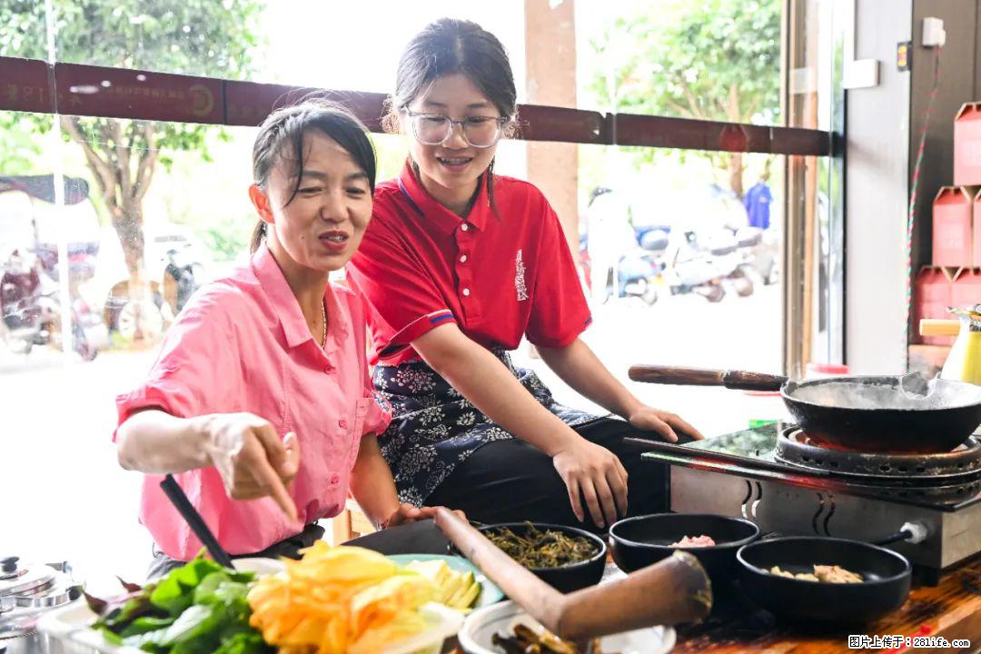 全网追的“扁担女孩”，找了一份暑假工，时薪12元 - 凉山生活资讯 - 凉山28生活网 liangshan.28life.com